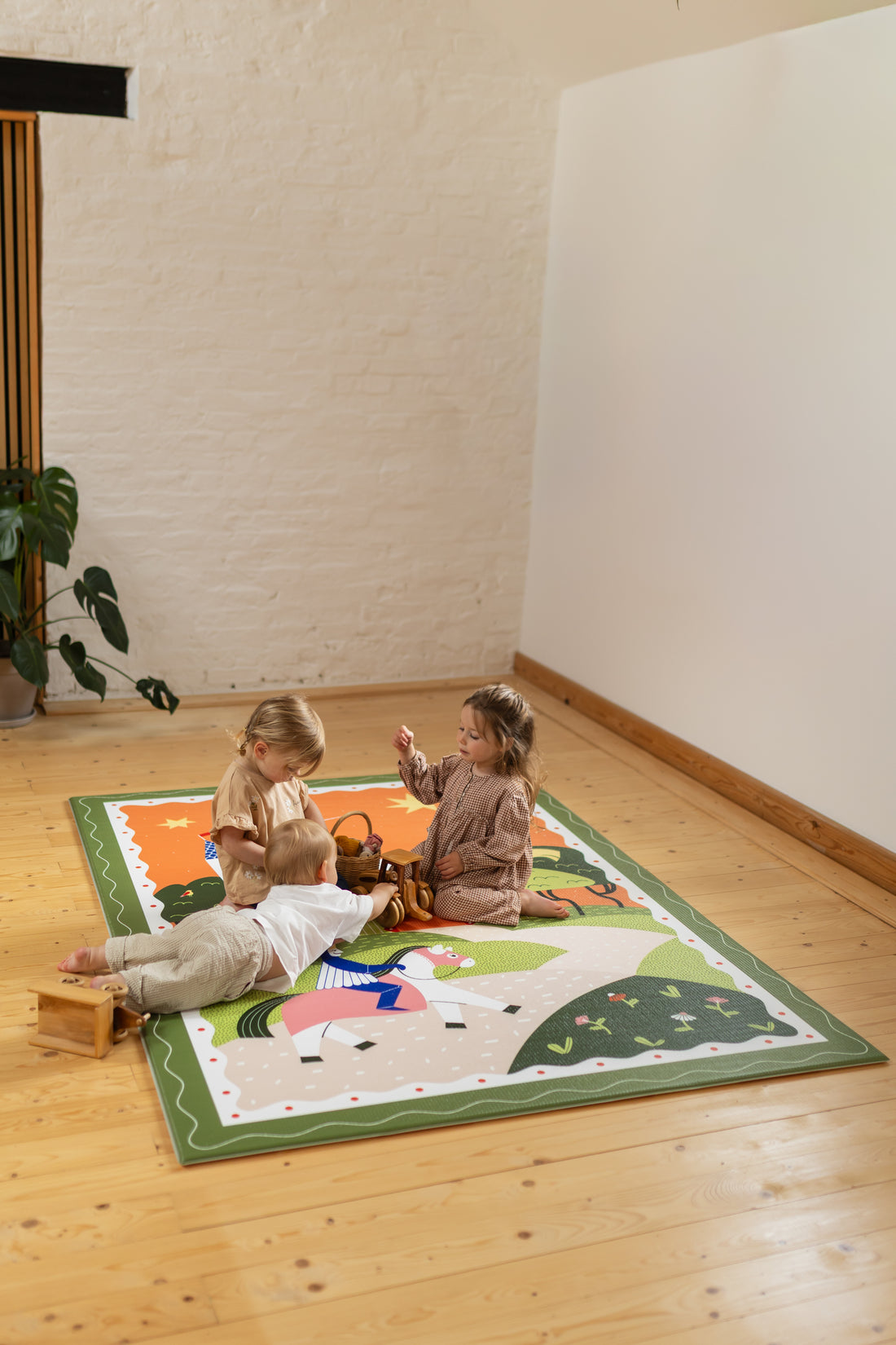 Play moments kids playing on a mat