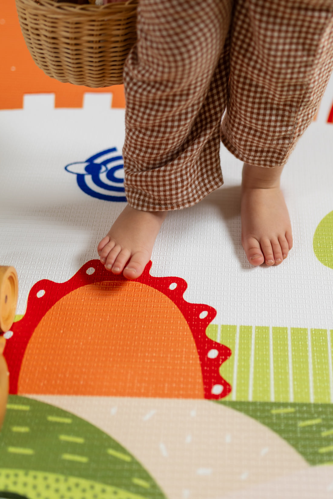 Soft underfoot kids and baby playmat