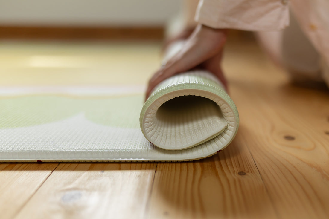 Close-up of the cushioned edge and printed surface